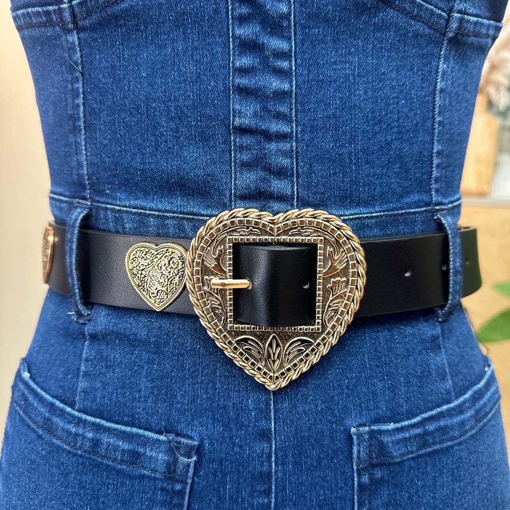 Etched Western Heart Buckle Belt | Black Faux Leather & Gold Detail 🤎✨ - Picture 6 of 7